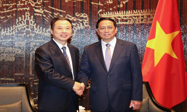 越南总理范明政会见天能控股集团董事长张天任