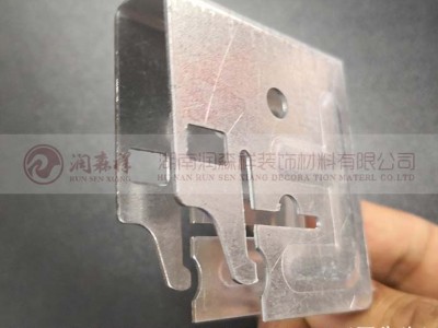 长沙冲孔铝单板,长沙铝方通,铝圆管,勾搭龙骨,A字龙骨,冲孔龙骨图4