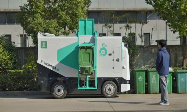 极景智能发布国内首款无人驾驶垃圾清运机器人，破解“混装混运”监管难题